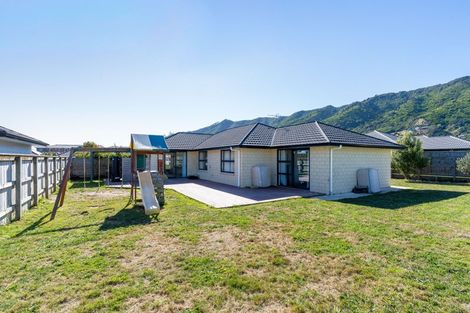 Photo of property in 23 Waipunahau Road, Waikanae, 5036