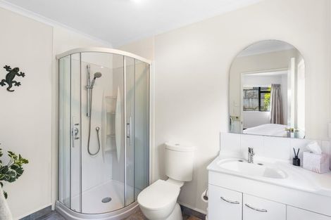 Photo of property in 52 Lorna Irene Drive, Raumati South, Paraparaumu, 5032