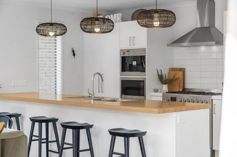 Photo of property in 33 Rainey Crescent, Papamoa Beach, Papamoa, 3118