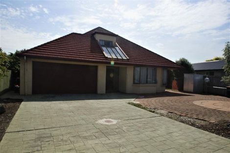 Photo of property in 52 Blue Gum Place, New Brighton, Christchurch, 8083