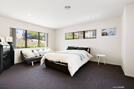 Photo of property in 12 Bunker Way, Strathmore Park, Wellington, 6022