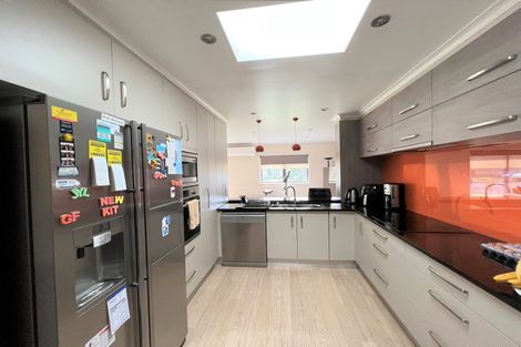 Photo of property in 2 Tir Conaill Avenue, Flat Bush, Auckland, 2019