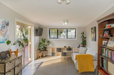 Photo of property in 32 Brougham Street, Westport, 7825