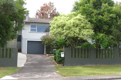 Photo of property in 15 Castleford Street, Green Bay, Auckland, 0604