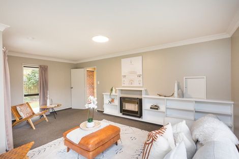 Photo of property in 8 Harrow Place, Hokowhitu, Palmerston North, 4410