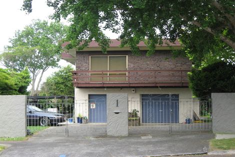 Photo of property in 1 Challen Close, Conifer Grove, Takanini, 2112