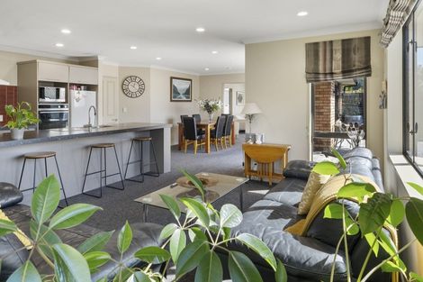 Photo of property in 17 Weka Place, Picton, 7220