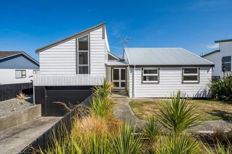 Photo of property in 16 Witham Street, Island Bay, Wellington, 6023