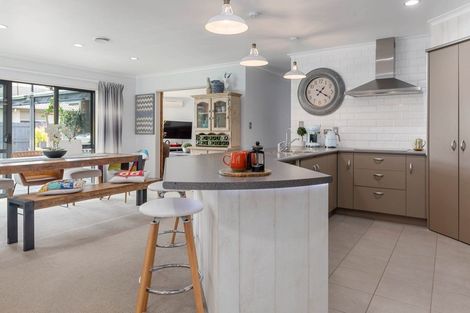 Photo of property in 17 Great Road West, Matipo Heights, Rotorua, 3015