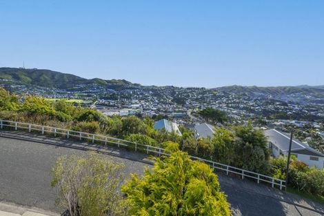 Photo of property in 42 Chapman Street, Newlands, Wellington, 6037