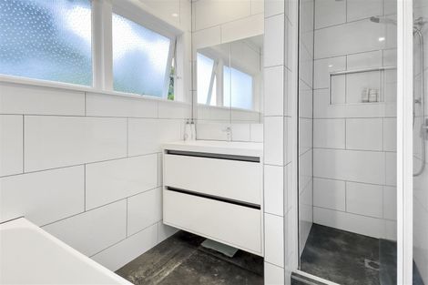 Photo of property in 5 Arahia Street, Northcote, Auckland, 0627