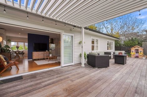 Photo of property in 1/77 Birkdale Road, Birkdale, Auckland, 0626