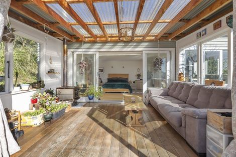 Photo of property in 25 Hungerford Road, Lyall Bay, Wellington, 6022