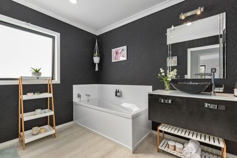 Photo of property in 5a Harakeke Place, Raglan, 3225