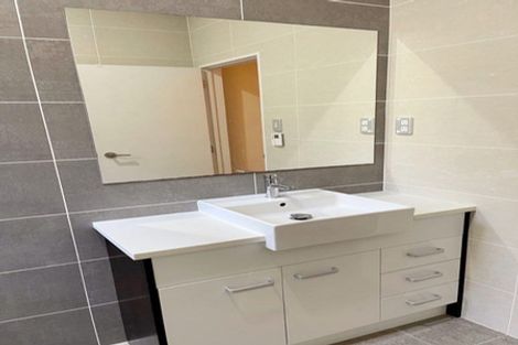 Photo of property in 10 Ravello Rise, Flat Bush, Auckland, 2019