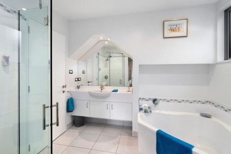 Photo of property in 4a Nutfield Lane, Cashmere, Christchurch, 8022