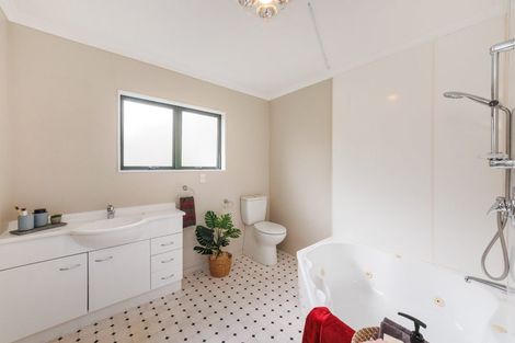 Photo of property in 15 Woodland Grove, Feilding, 4702