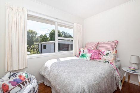 Photo of property in 6 Gill Avenue, Te Atatu Peninsula, Auckland, 0610