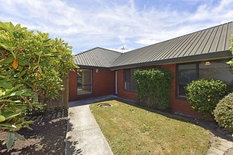 Photo of property in 2/11 Gatonby Place, Avonhead, Christchurch, 8042