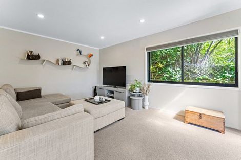 Photo of property in 1/12 Philson Terrace, Browns Bay, Auckland, 0630