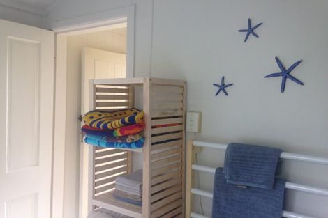 Photo of property in 27 Bournemouth Terrace, Murrays Bay, Auckland, 0630