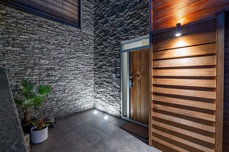 Photo of property in 12 Leatham Avenue, Strandon, New Plymouth, 4312