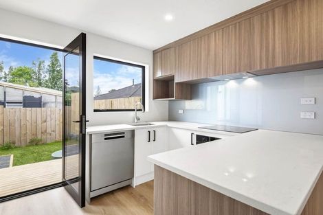 Photo of property in 5/94 Godley Road, Green Bay, Auckland, 0604