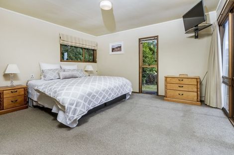 Photo of property in 14 King Richard Place, Browns Bay, Auckland, 0630
