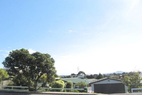 Photo of property in 152 Bleakhouse Road, Mellons Bay, Auckland, 2014