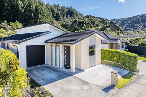 Photo of property in 27 Somerby Mews, Silverstream, Upper Hutt, 5019