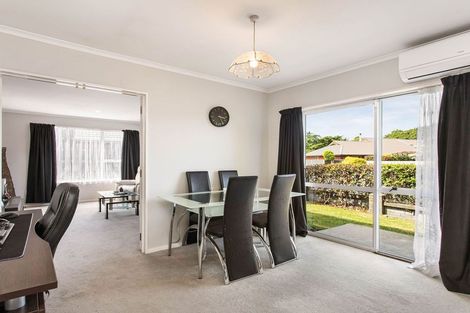 Photo of property in 35 Lowry Avenue, Redwood, Christchurch, 8051