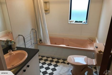 Photo of property in 18 Melrose Road, Island Bay, Wellington, 6023