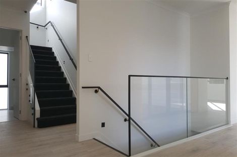 Photo of property in 8 Newport Place, Forrest Hill, Auckland, 0620