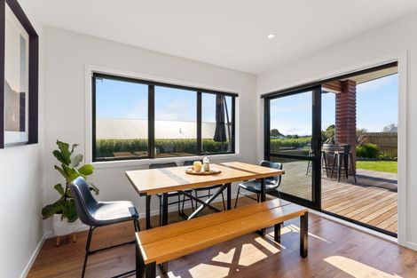 Photo of property in 10 Karearea Avenue, Waikanae, 5036