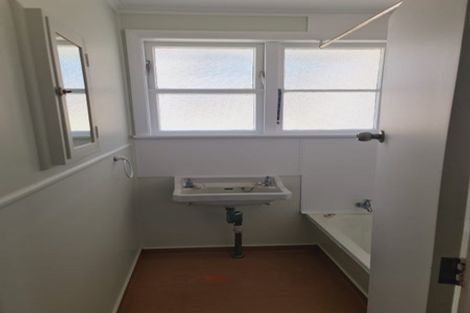 Photo of property in 16 Avon Terrace, Roslyn, Palmerston North, 4414