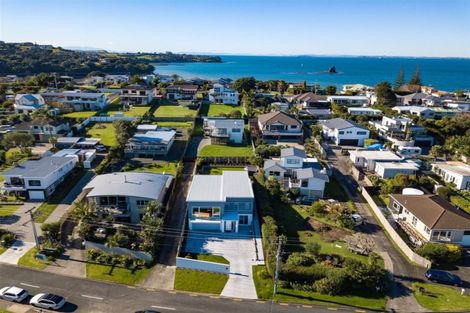 Photo of property in 17 Tindalls Bay Road, Tindalls Beach, Whangaparaoa, 0930