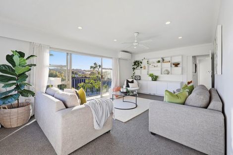 Photo of property in 5 Liston Crescent, Cockle Bay, Auckland, 2014