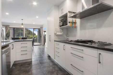 Photo of property in 28 Owen Place, Omokoroa, 3114