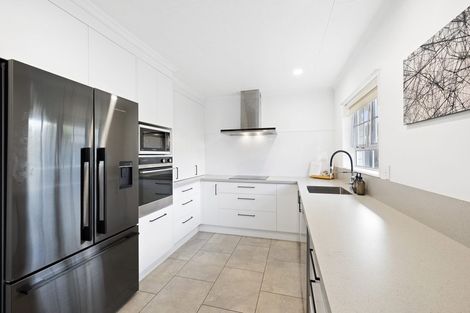 Photo of property in 2/230 Huatoki Street, Upper Vogeltown, New Plymouth, 4310