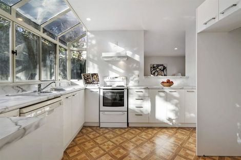 Photo of property in 2/160 Forrest Hill Road, Forrest Hill, Auckland, 0620