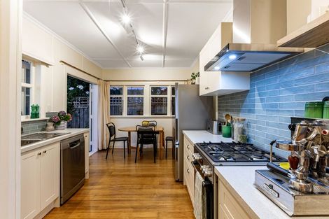 Photo of property in 17 Fitzherbert Street, Alicetown, Lower Hutt, 5010