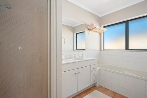 Photo of property in 17 Burnt Oak Drive, Pyes Pa, Tauranga, 3112