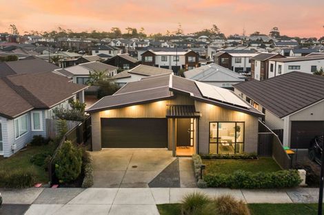 Photo of property in 12 Tarras Road, Kumeu, 0810