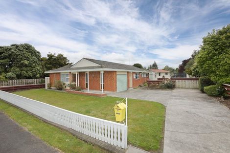 Photo of property in 4 Walker Crescent, Bulls, 4818