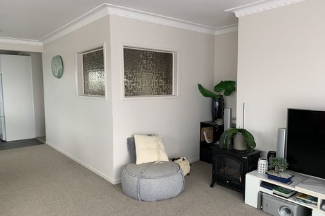 Photo of property in 2/100 Titirangi Road, New Lynn, Auckland, 0600