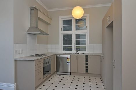 Photo of property in 4/112 Austin Street, Mount Victoria, Wellington, 6011