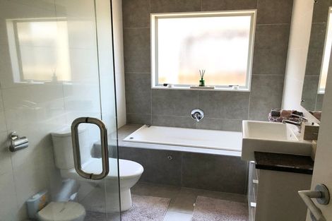 Photo of property in 5 Catlins Place, Fairview Heights, Auckland, 0632