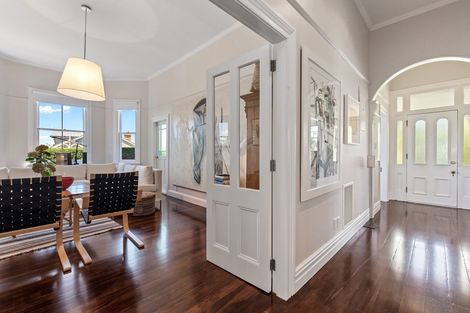 Photo of property in 77 Hinemoa Street, Birkenhead, Auckland, 0626