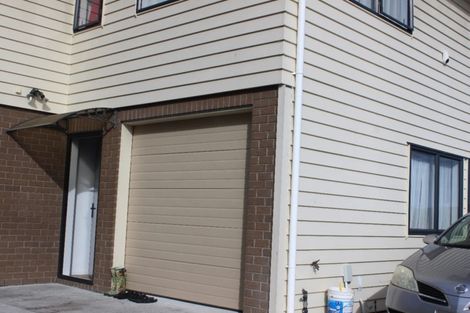 Photo of property in 28 Denver Avenue, Sunnyvale, Auckland, 0612