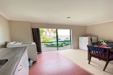Photo of property in 43 Calypso Way, Unsworth Heights, Auckland, 0632